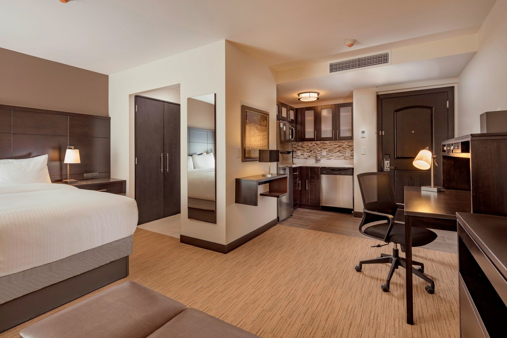 Staybridge Suites Silao By Ihg Екстериор снимка